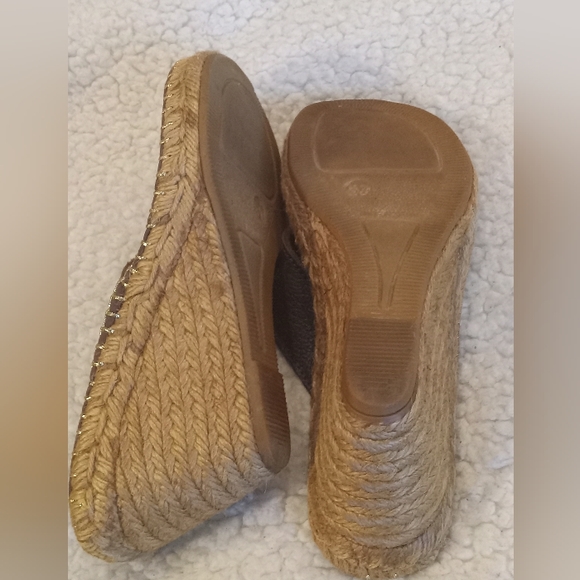 EUC | Burberry Leather Espadrille Thong Wedge Sandals | Size: EU 37 & US 6.5 - Picture 13 of 15